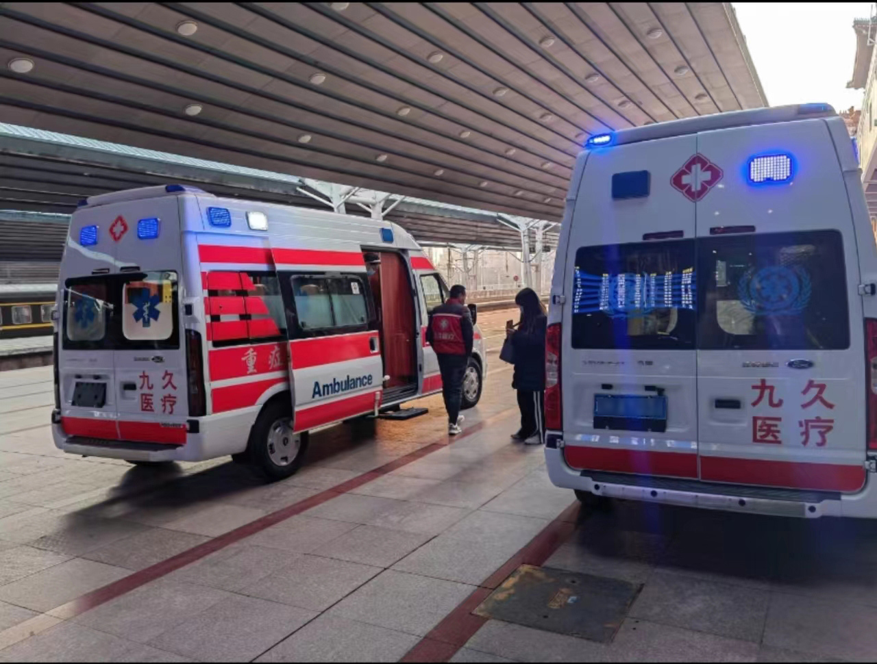 根河市救护车长途转运